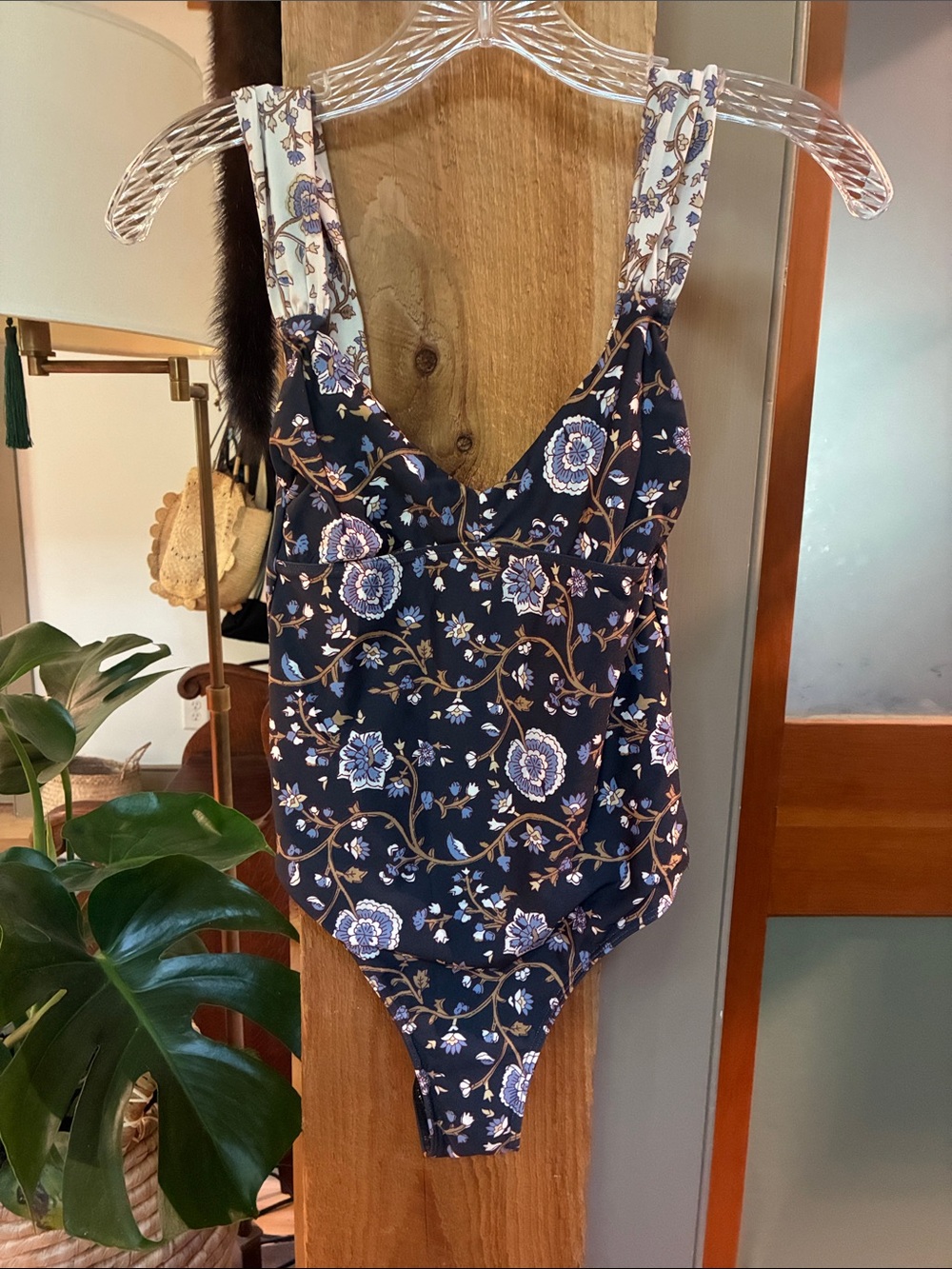 Sezane sweet sexy classic cool Floral Feminine Navy One-Piece Swimsuit NWOT 2 💋